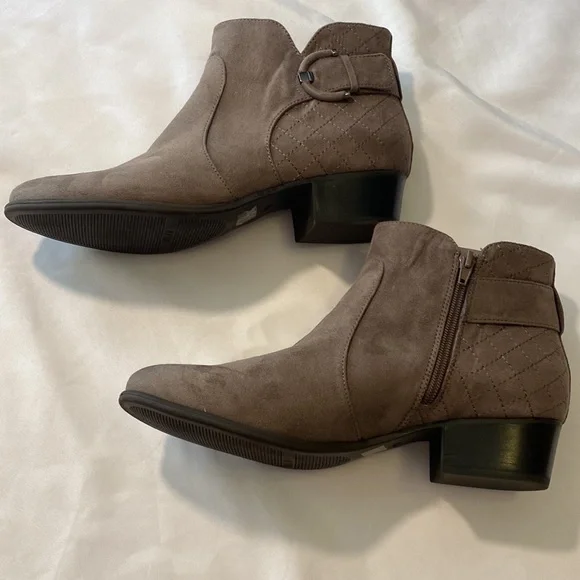 Unisa woman’s ankle boots size 11M - Picture 5 of 9